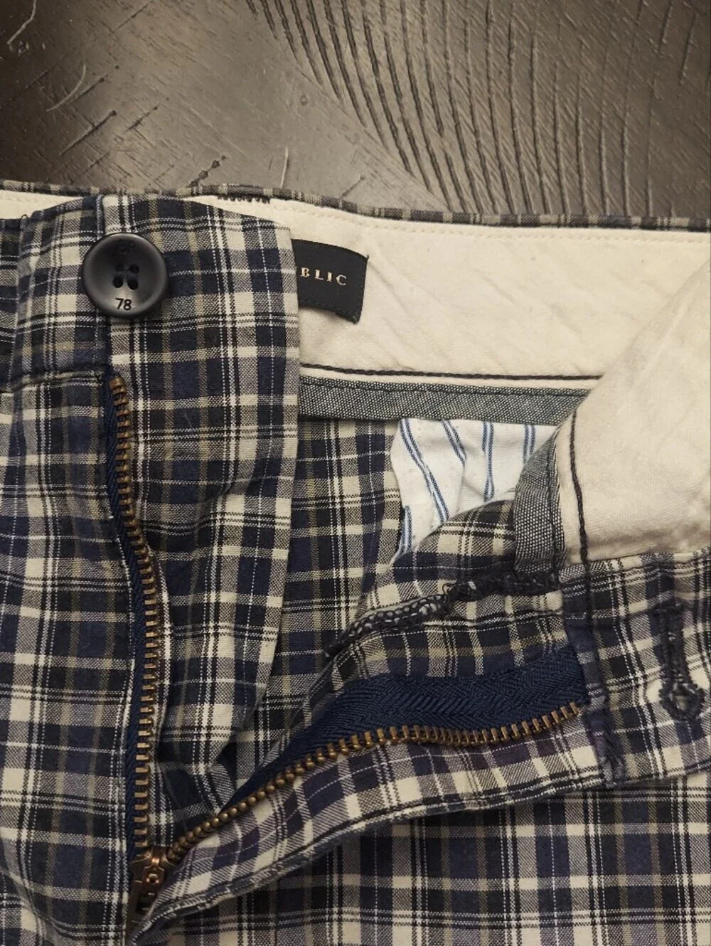 Banana Republic Plaid Flat Front Shorts Men’s Size 32 Blue Gray Casual Preppy